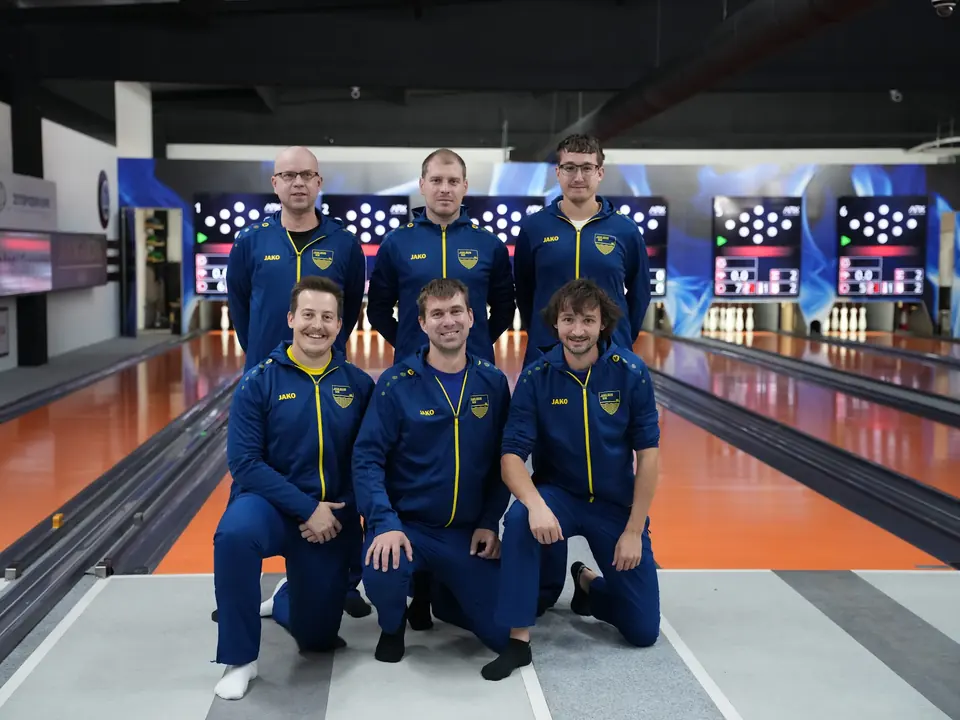 Grupna fotografija ekipe na stazama Arene Bakarni