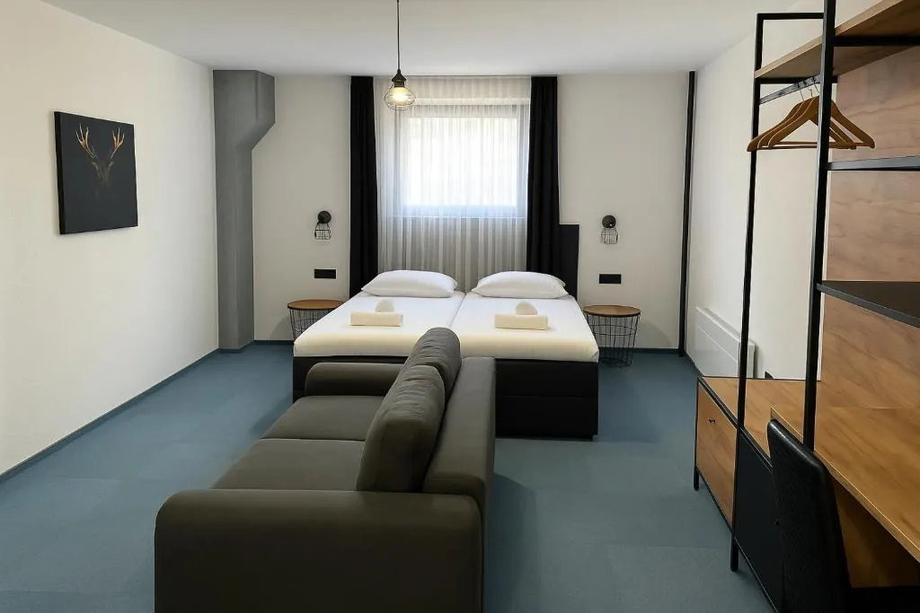 Hotelska soba sa dnevnim boravkom